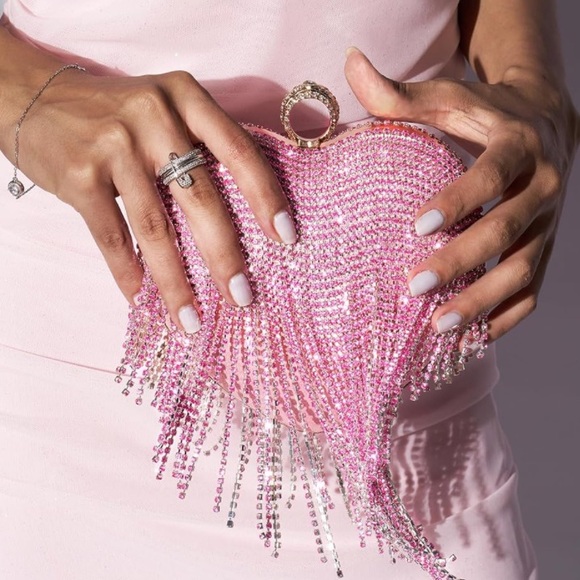 Dazzling heart-shaped clutch bag